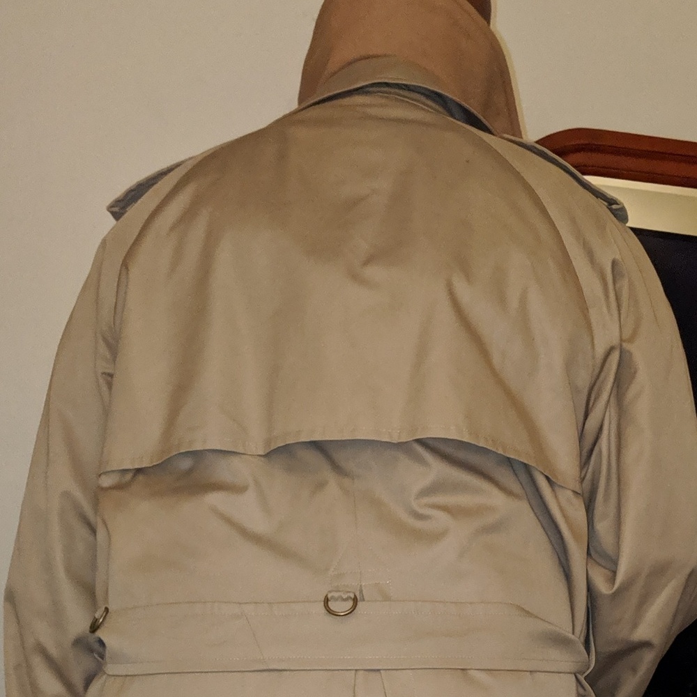 Unisex Burberry Trenchcoat - Picture 2 of 7